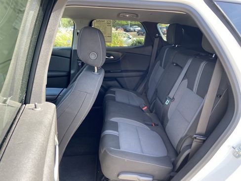 Used 2025 Chevrolet Blazer LT FWD image 16