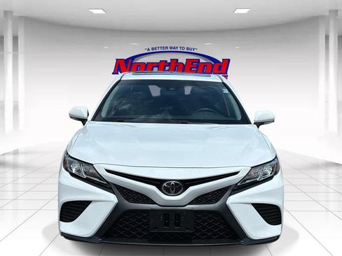 Used 2018 Toyota Camry SE w/ Audio Package FWD image 2