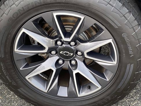 Used 2021 Chevrolet Suburban Z71 w/ Luxury Package image 30