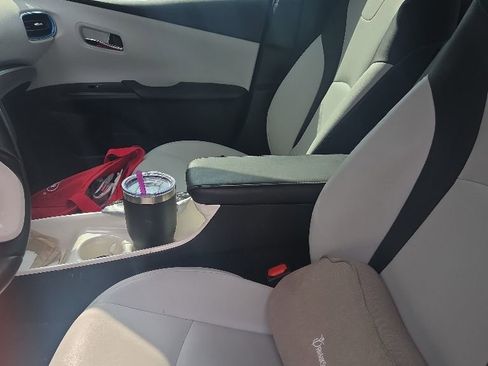 Used 2018 Toyota Prius Prime Advanced FWD image 10