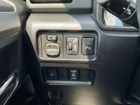 Used 2018 Toyota 4Runner Limited AWD/4WD image 17