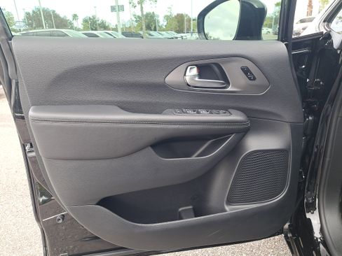 New 2026 Chrysler Pacifica Select w/ S Appearance Package image 10