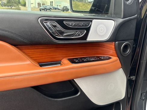 Used 2018 Lincoln Navigator Reserve w/ Technology Package image 17