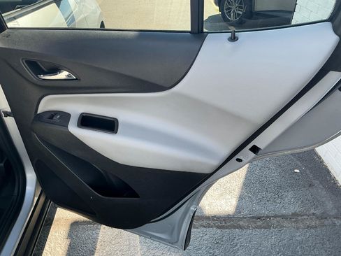Used 2018 Chevrolet Equinox LS FWD image 19