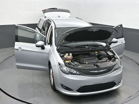 Used 2022 Chrysler Voyager LX image 42