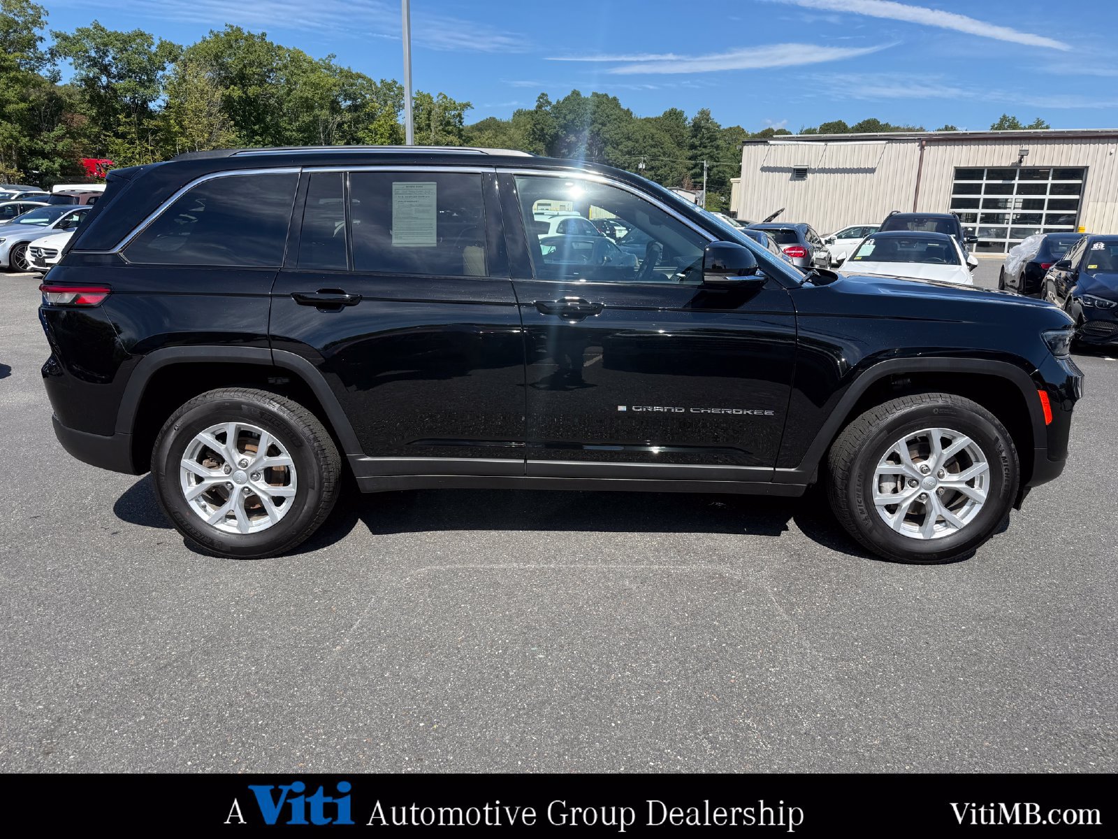 Used 2023 Jeep Grand Cherokee Limited AWD/4WD image 9