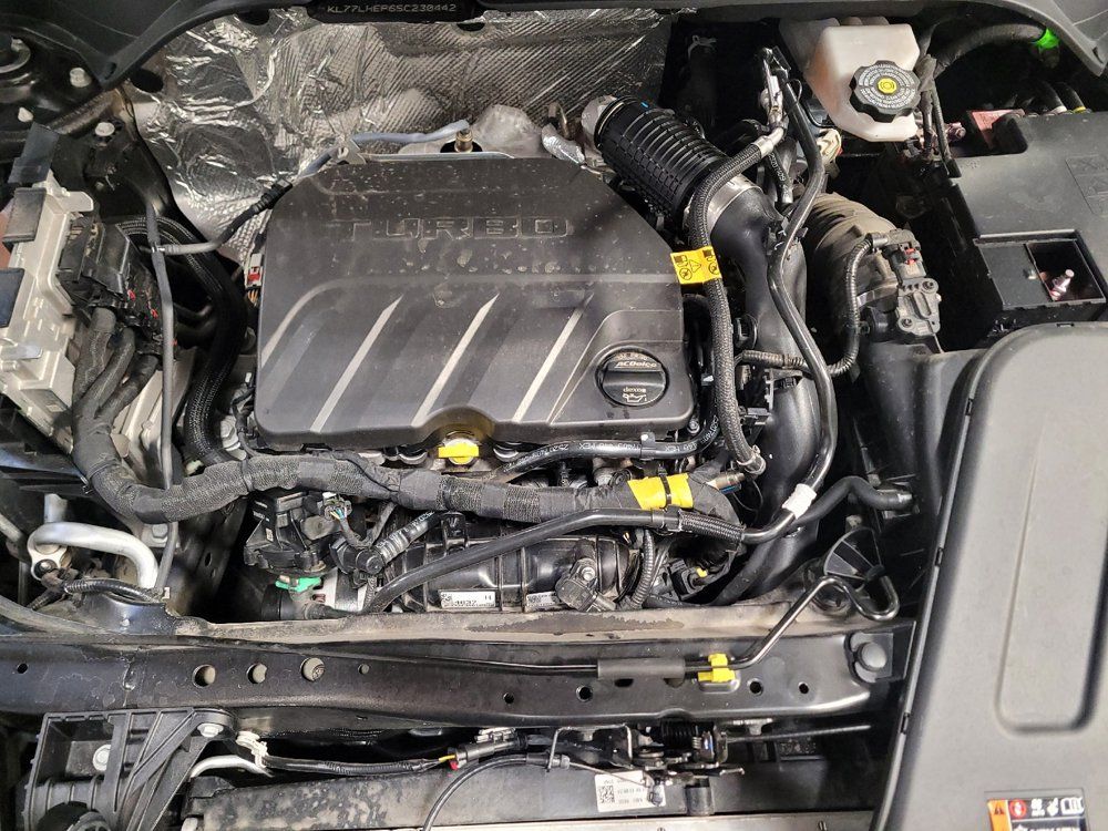 Used 2025 Chevrolet Trax LT w/ LT Convenience Package FWD image 30
