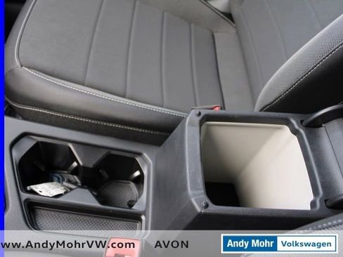 Used 2024 Volkswagen Taos SE image 43