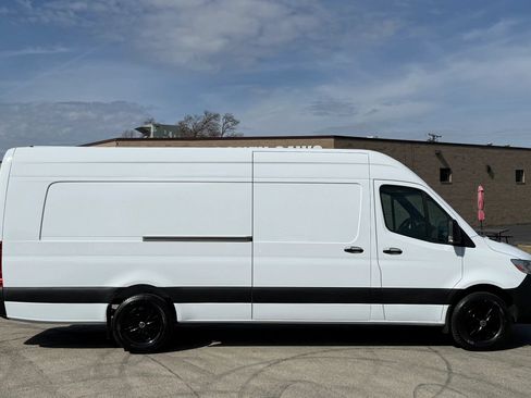 Used 2020 Mercedes-Benz Sprinter 2500 w/ Comfort Plus Package image 7