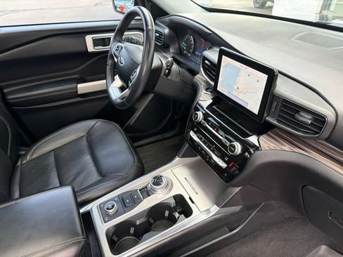 Used 2021 Ford Explorer Limited w/ Equipment Group 301A AWD/4WD image 22
