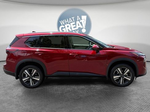 Used 2024 Nissan Rogue SL w/ SL Premium Package FWD image 2