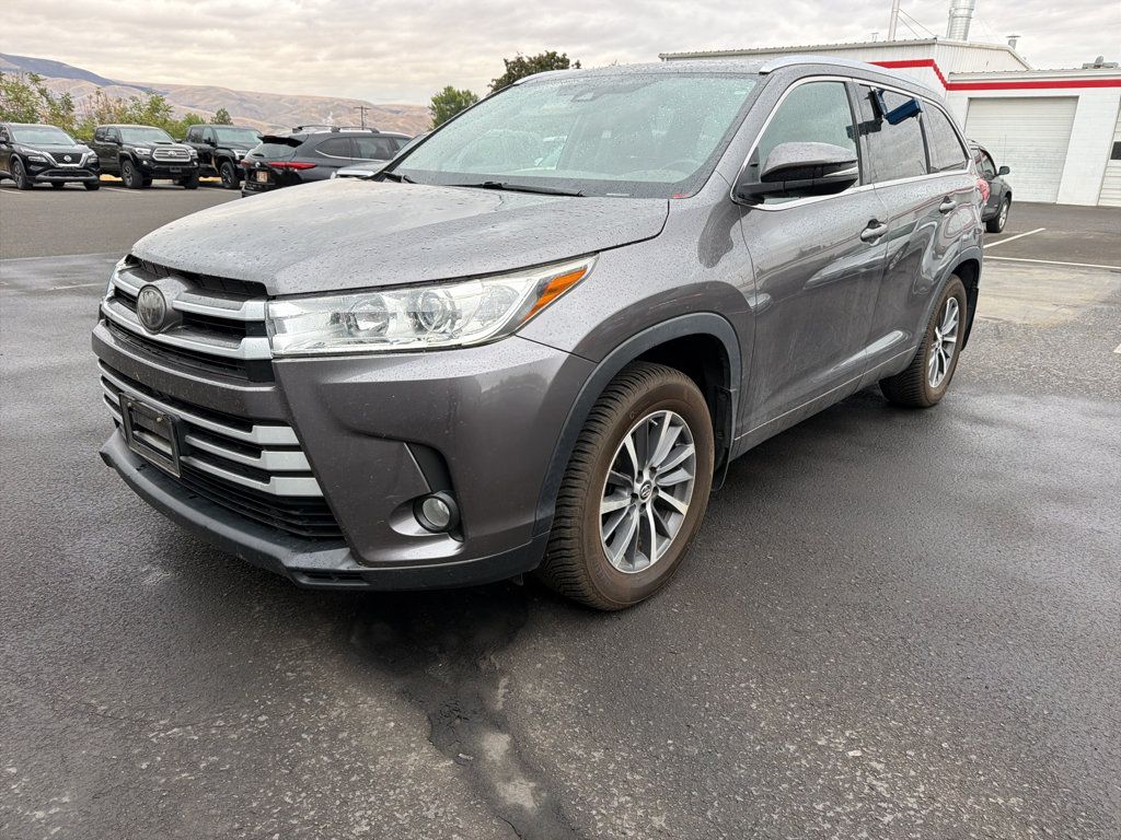 Used 2018 Toyota Highlander XLE AWD/4WD image 9