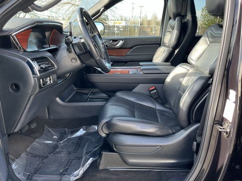Used 2024 Lincoln Navigator Reserve image 10