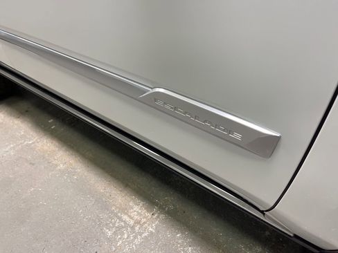 Used 2019 Cadillac Escalade Platinum AWD/4WD image 9
