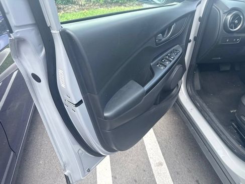 Used 2023 Hyundai Kona SEL FWD image 7