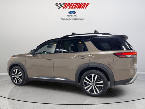 Used 2024 Nissan Pathfinder Platinum image 6
