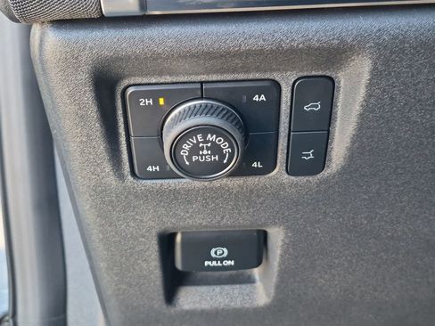 Used 2025 Ford Expedition Tremor AWD/4WD image 17