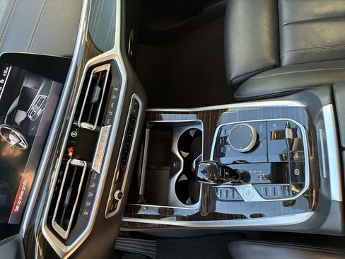 Used 2020 BMW X7 xDrive40i w/ Premium Package image 12