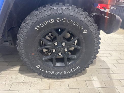 Used 2025 Jeep Gladiator Sport AWD/4WD image 46
