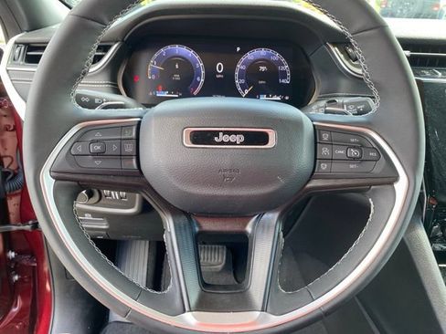 Used 2024 Jeep Grand Cherokee Laredo w/ Luxury Tech Group I AWD/4WD image 19