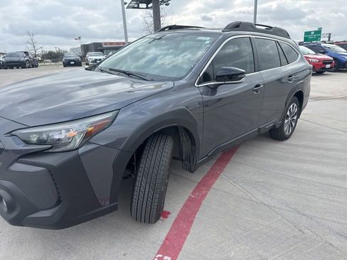 Used 2025 Subaru Outback Limited image 2