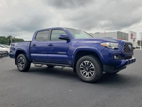 Used 2023 Toyota Tacoma TRD Sport AWD/4WD image 3