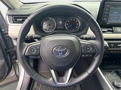 Used 2022 Toyota RAV4 XLE Premium image 25