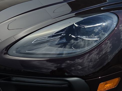 Used 2025 Porsche Macan Turbo image 12