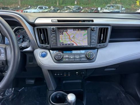 Used 2018 Toyota RAV4 Limited image 19