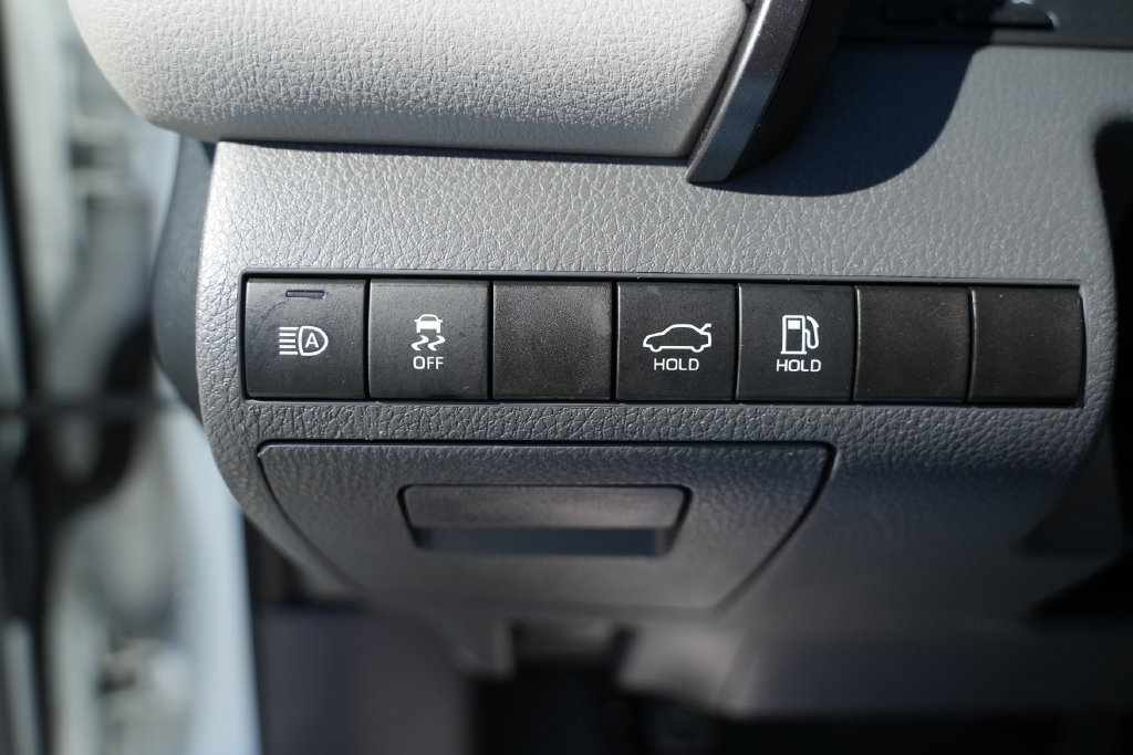 Used 2020 Toyota Camry SE FWD image 34