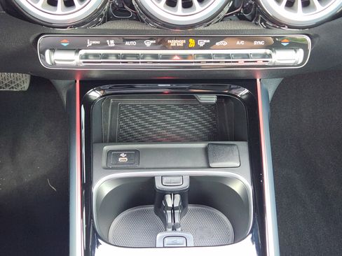 Used 2025 Mercedes-Benz GLB 250 image 12