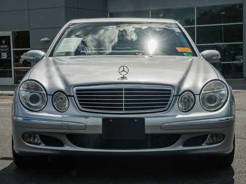 Used 2006 Mercedes-Benz E 320 CDI Sedan image 2