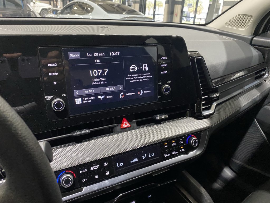 Used 2025 Kia Sportage LX FWD image 7