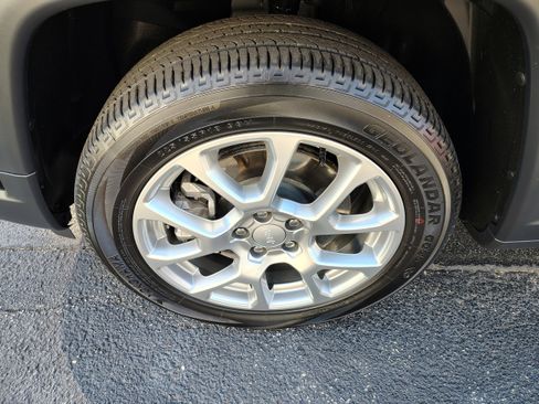 Certified 2023 Jeep Compass Latitude image 5