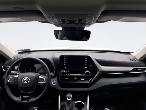Used 2021 Toyota Highlander XLE image 14