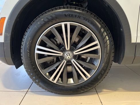 Used 2018 Volkswagen Tiguan SEL AWD/4WD image 13