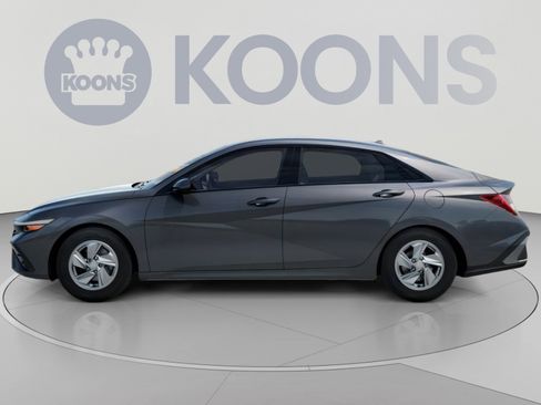 New 2026 Hyundai Elantra SE FWD image 4