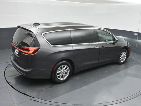Used 2023 Chrysler Pacifica Touring-L FWD image 34