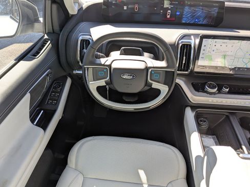 New 2025 Ford Expedition Max Platinum w/ Driver's Package image 17