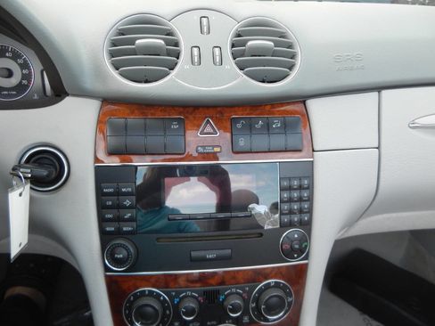 Used 2005 Mercedes-Benz CLK 320 Cabriolet image 33