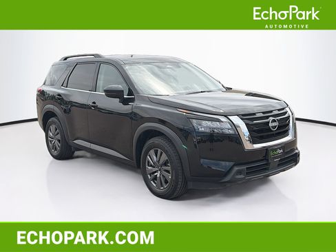 Used 2025 Nissan Pathfinder SV AWD/4WD image 1