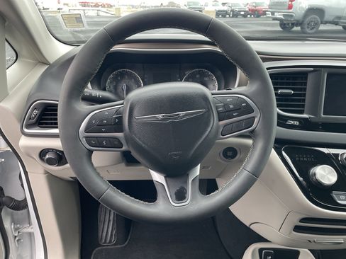 Used 2024 Chrysler Voyager LX image 10