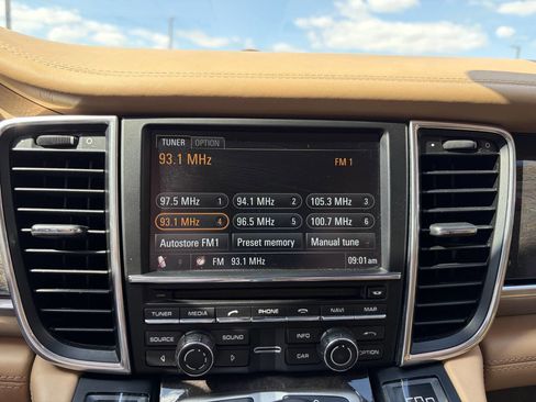 Used 2013 Porsche Panamera w/ Sport Chrono Pkg image 23