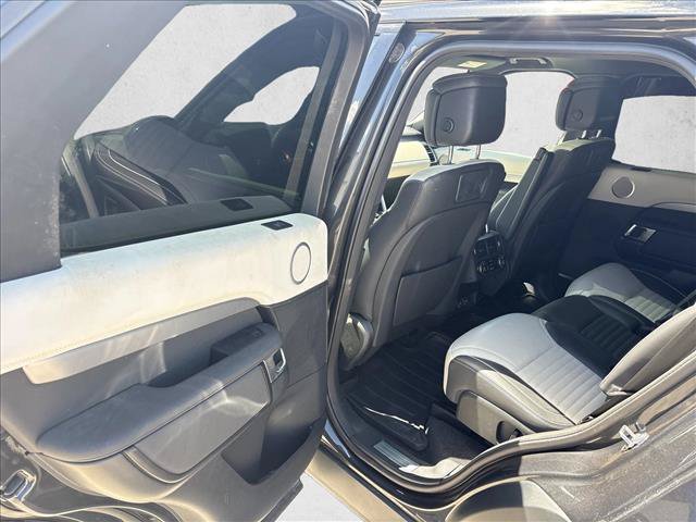 Used 2024 Land Rover Discovery Dynamic SE AWD/4WD image 18