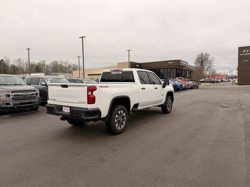 Used 2024 Chevrolet Silverado 2500 Custom w/ Custom Convenience Package image 4