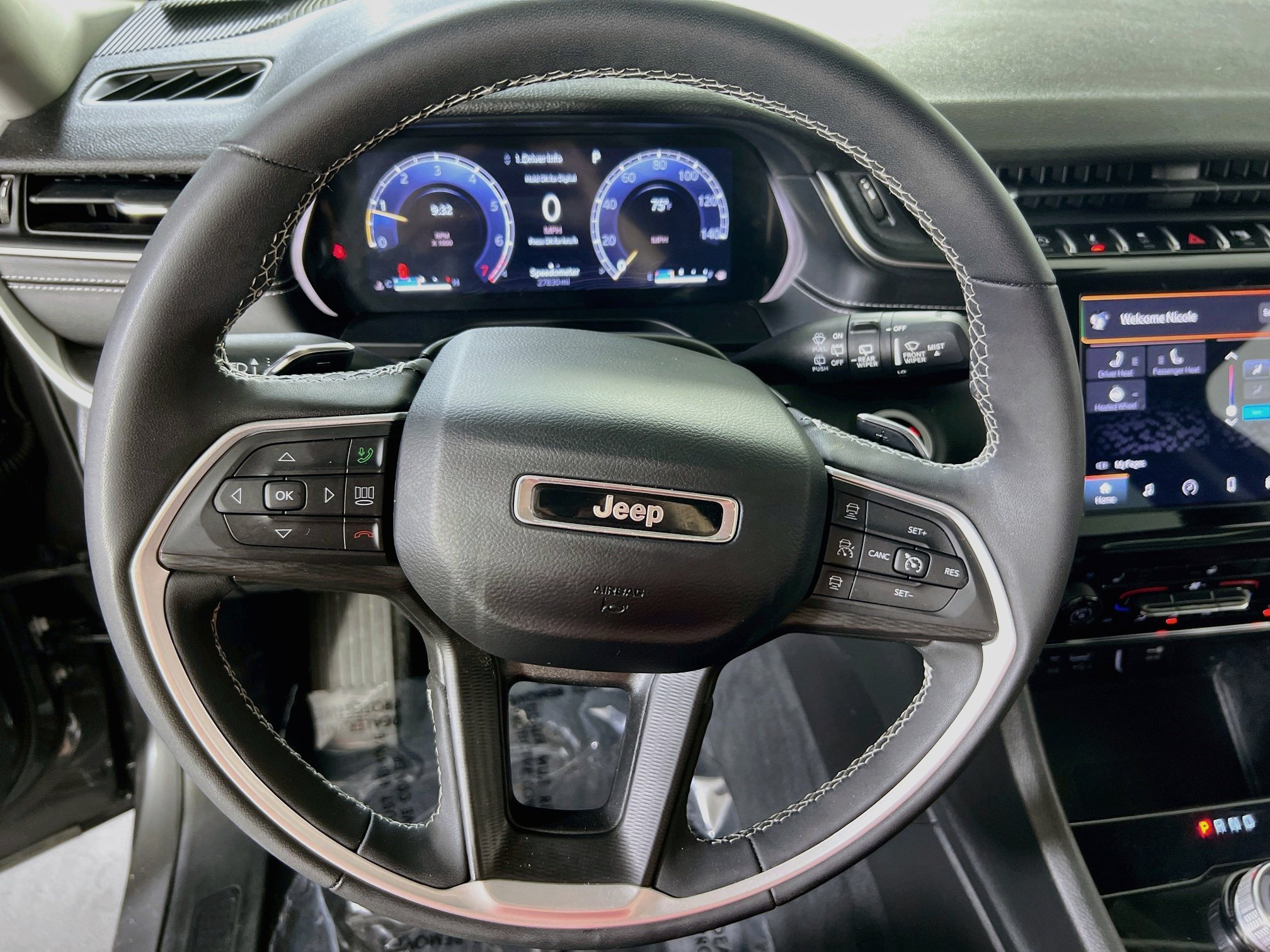 Used 2023 Jeep Grand Cherokee L Laredo w/ Luxury Tech Group I AWD/4WD image 11
