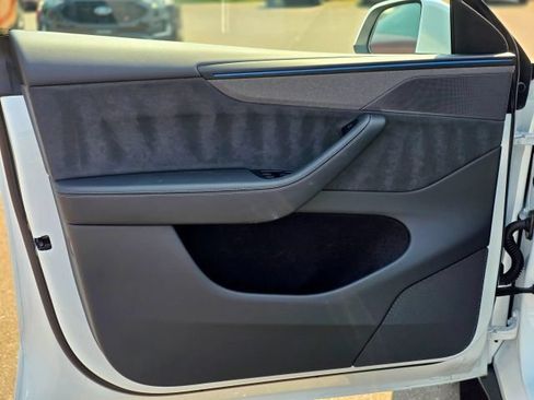 Used 2026 Tesla Model Y AWD image 29