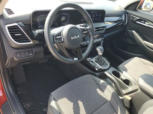 Used 2025 Kia Seltos S image 11