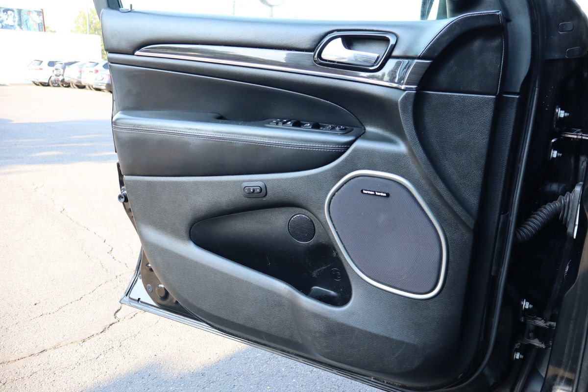Used 2019 Jeep Grand Cherokee Overland AWD/4WD image 30
