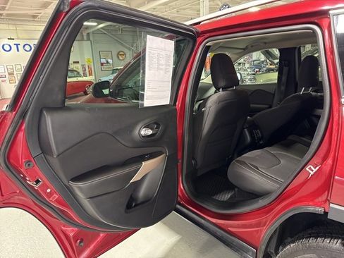 Used 2017 Jeep Cherokee Latitude w/ Comfort/Convenience Group image 24